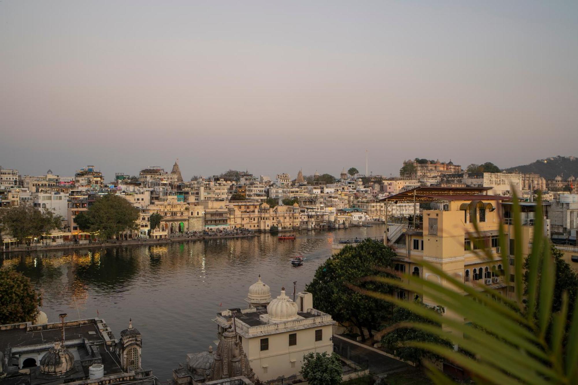 Dera Pichola- A Lake Facing Boutique Hotel Udaipur Eksteriør billede