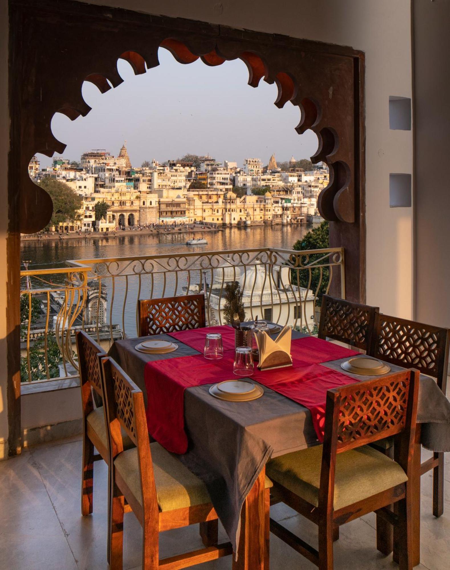 Dera Pichola- A Lake Facing Boutique Hotel Udaipur Eksteriør billede